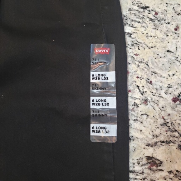 NEW Levi’s Women's 711 Skinny Jeans in 28 Short Length Width 27 & 28 Available - Picture 6 of 6